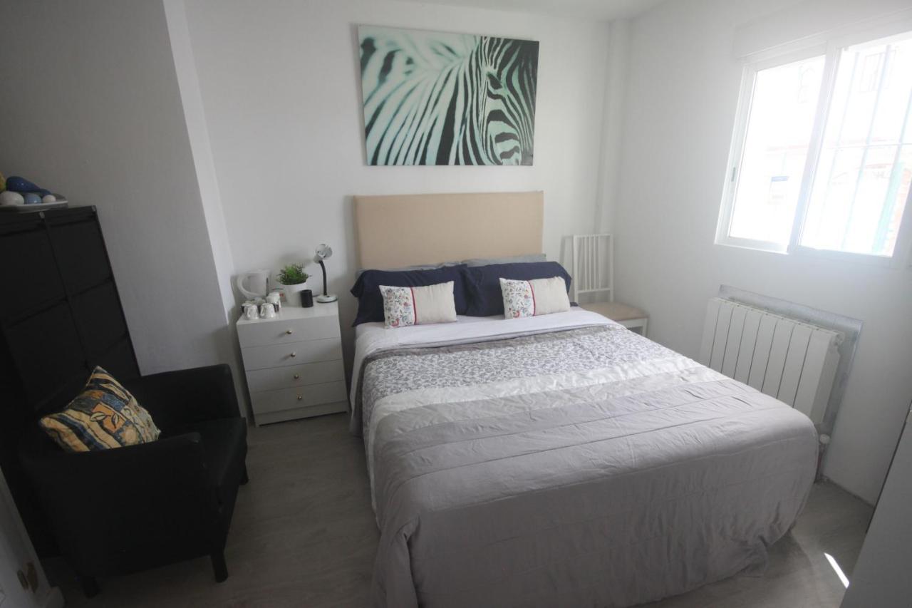 Little Peaceful Retreat Room With Bath, Heating, Terrace, Free Wifi Fridge Easy Parking Marbella Exterior photo